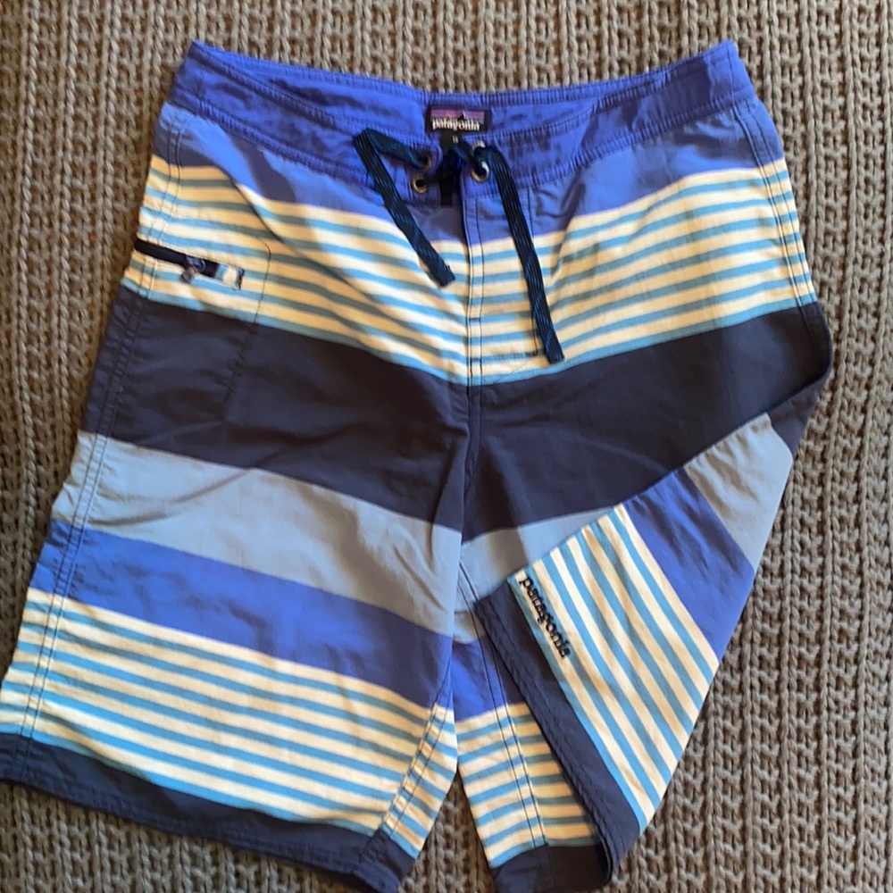 Patagonia Boys Wavefarer Board Shorts.  Size 16.